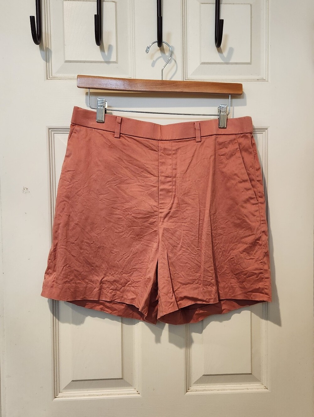 Uniqlo orange shorts